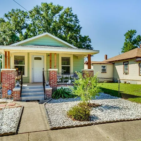 Pet-Friendly Pensacola Home With Patio And Yard!